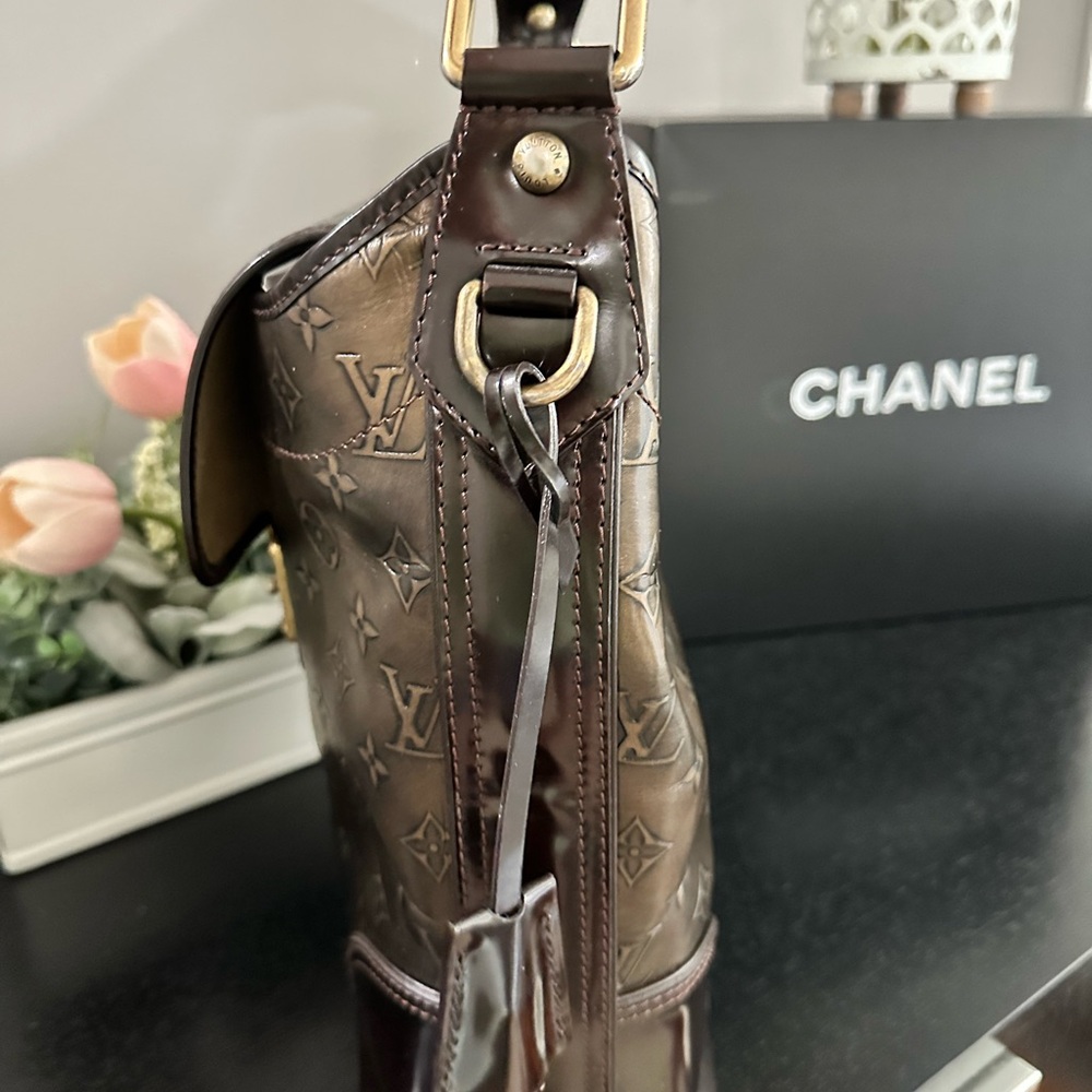 Louis Vuitton Limited Edition Bronze Monogram Embossed Leather Sergent Bag - Picture 14 of 16